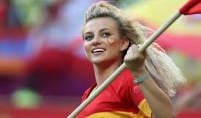 Futbolun ən çılğın və cazibədar xanım azarkeşləri – FOTOLAR